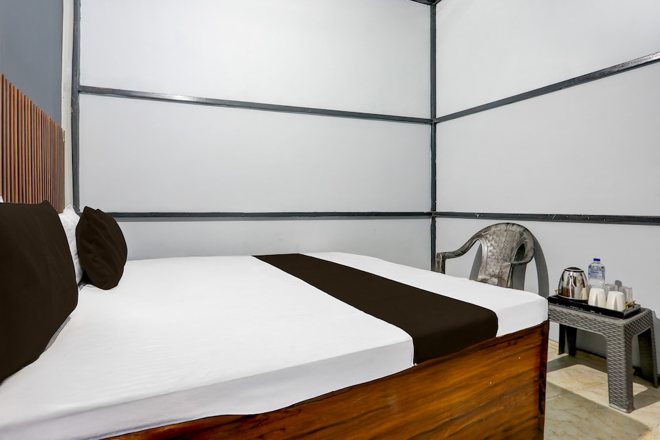 SPOT ON Pradhan Guest House Kanth Railway Station,  Kanth Moradabad , Moradabad