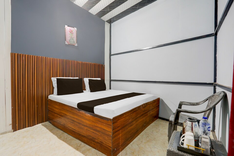 SPOT ON Pradhan Guest House Kanth Railway Station,  Kanth Moradabad , Moradabad