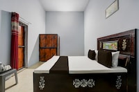 SPOT ON Pradhan Guest House Kanth Railway Station