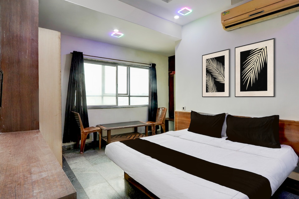 HOTEL O CROWN INN Asharam Chowk, Tatibandh Road, Raipur