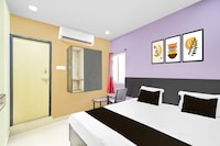 Hotel O HOLIDAY STAR IN Nampally Railway Station