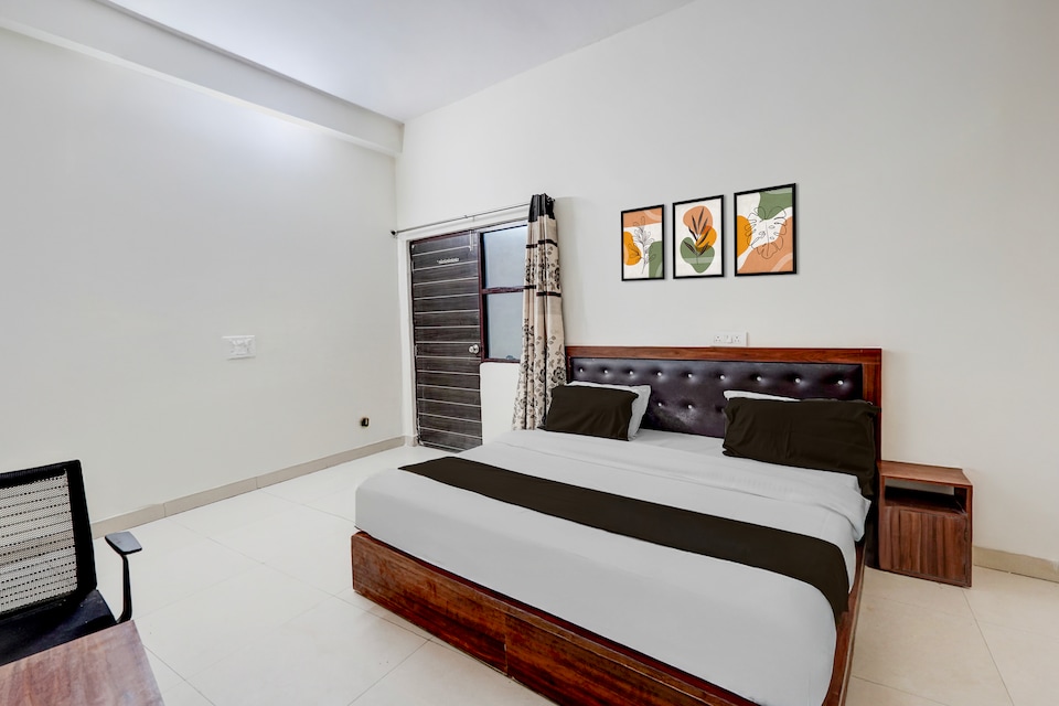 Hotel O HAVEN PEACOCK , Noida City, Noida