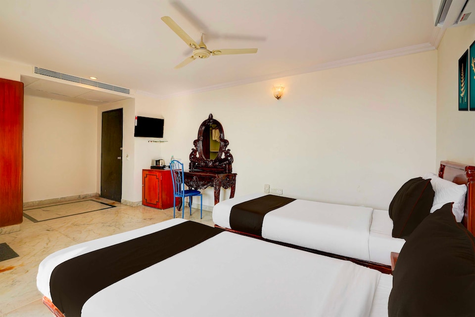 [Day Stay - 8 AM to 8 PM] Townhouse Oak Hal Airport Road, Indiranagar Bangalore, Bangalore