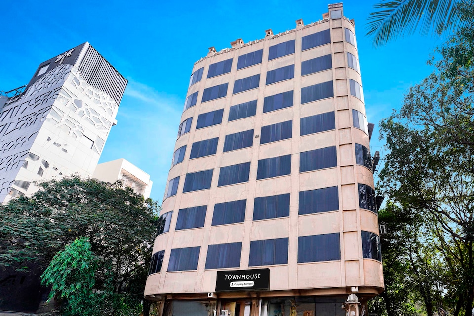 Townhouse Andheri Near Western Express Highway, Mumbai International Airport, Mumbai
