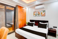 Collection O Sector 143B Noida