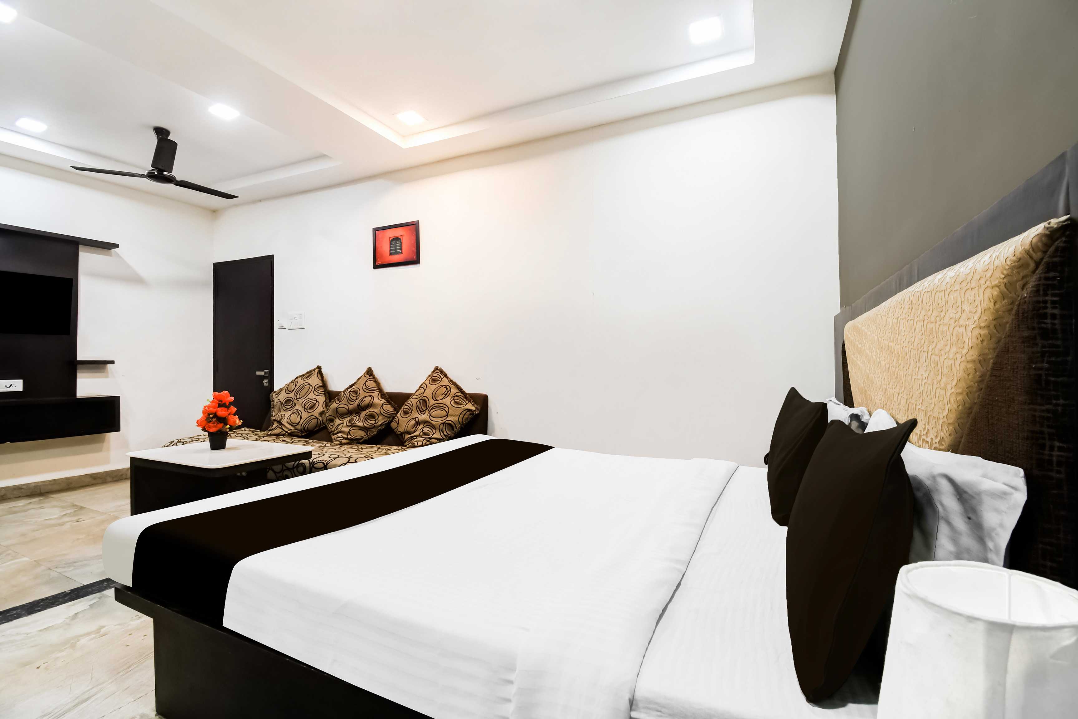 Collection O Raipur Junction, Collection O Raipur, Book @ ₹971 - OYO