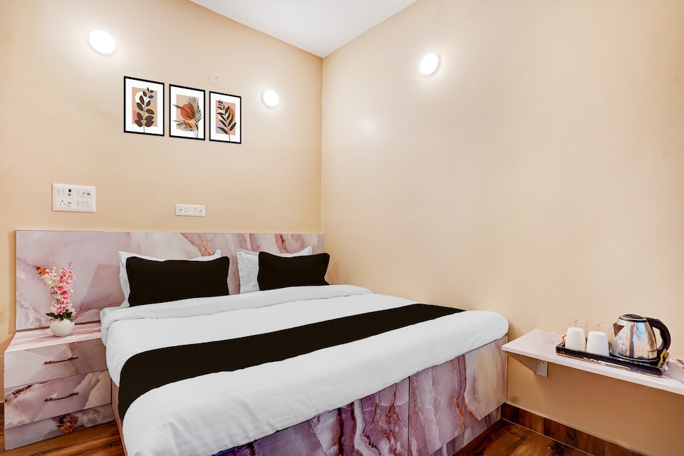 Hotel O Ramesh Nagar Metro Station Formerly Rosewood, Rajouri Garden Delhi, Delhi