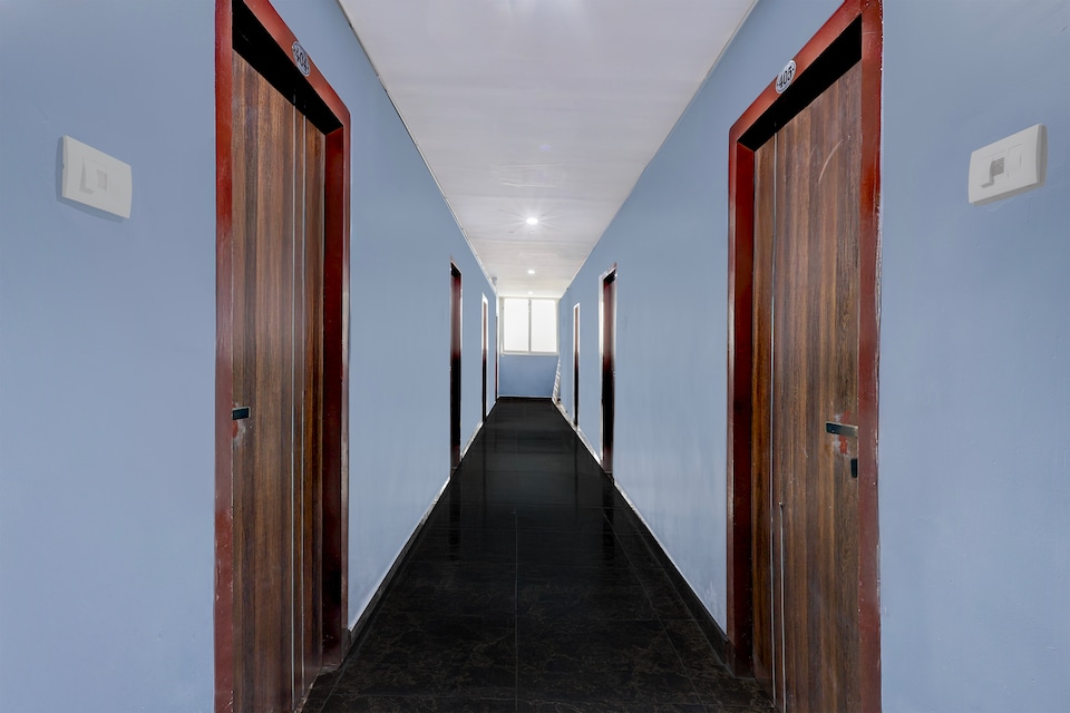 Super OYO Collection O Dr. NTR University Of Health Sciences Formerly Hotel V Elite, Mahanadu Extension VIjayawada, Vijayawada