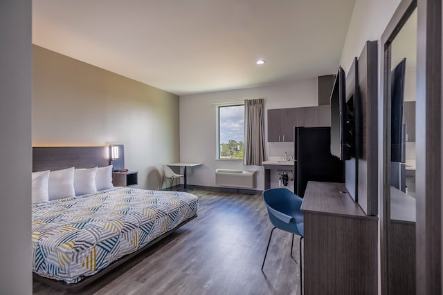 1 King Bed | Non-Smoking, Kitchen