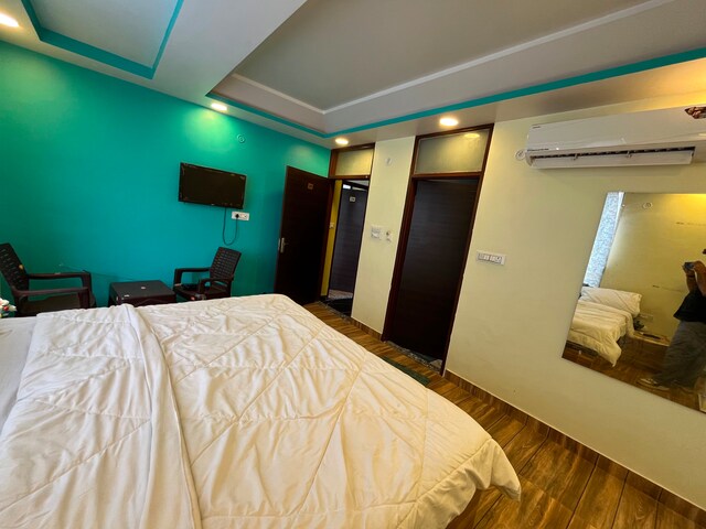 Hotel O Pragati