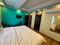 Hotel O Pragati