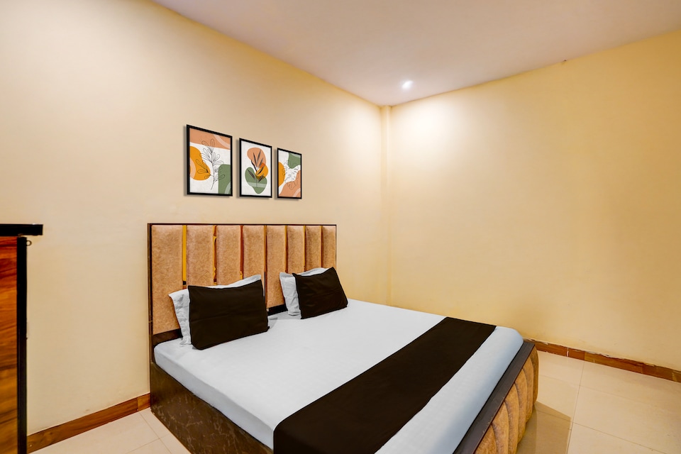 Hotel O Crown palace Govindpuri Junction, Govind Nagar Kanpur, Kanpur