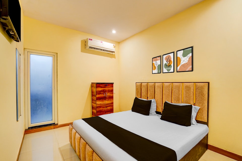 Hotel O Crown palace Govindpuri Junction, Govind Nagar Kanpur, Kanpur