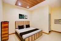 Hotel O Crown palace Govindpuri Junction