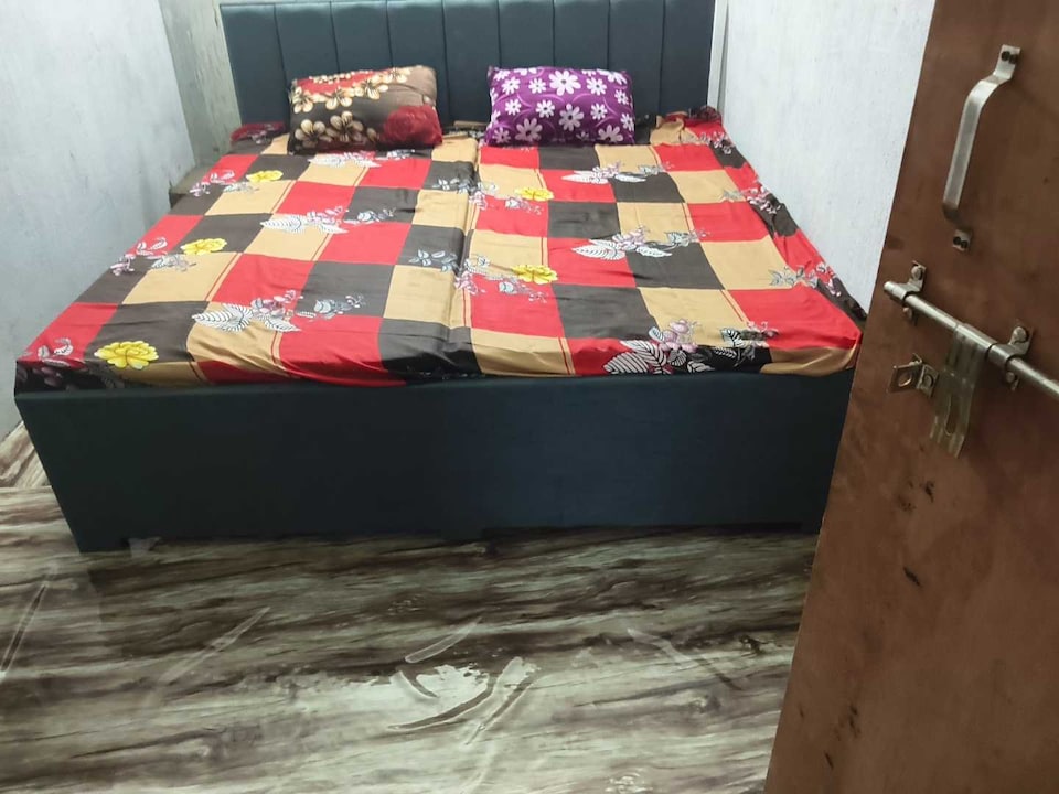 SPOT ON RR Hotel & Restaurant, Atrauli, Atrauli