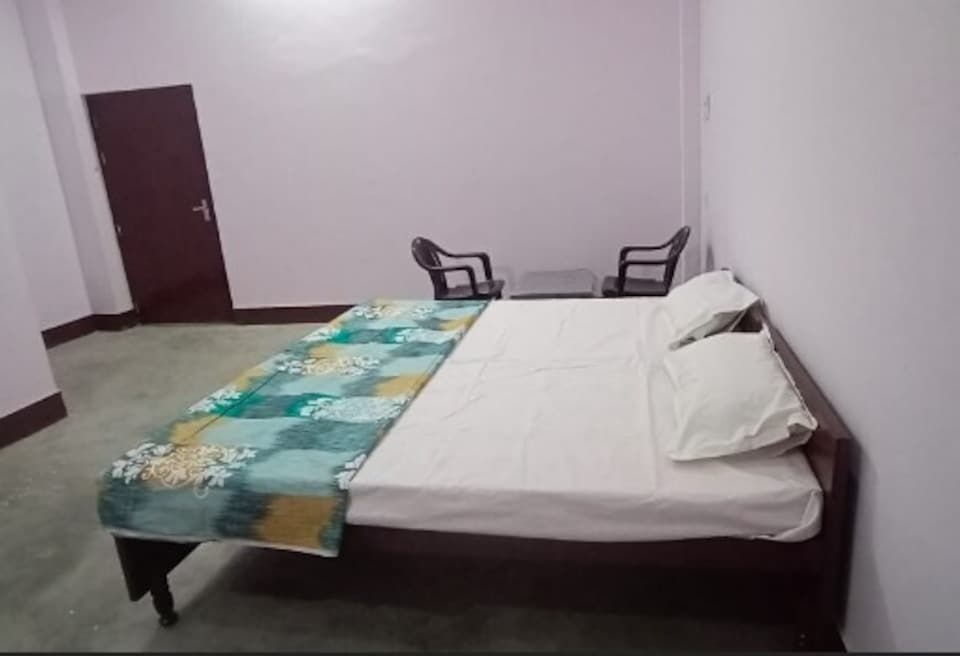 SPOT ON RR Hotel & Restaurant, Atrauli, Atrauli