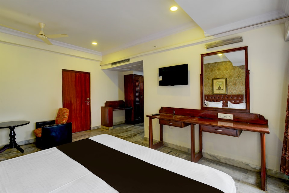 SPOT ON Surya Luxury Rooms Secunderabad Railway Station Bus Stop, Secunderabad, Hyderabad