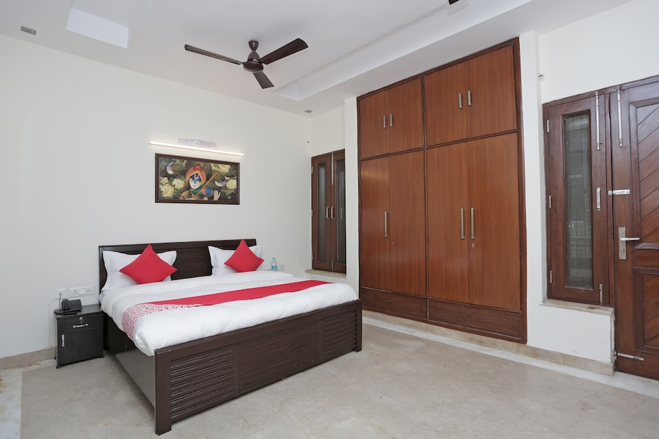 OYO Noida Royal Residency Near Iskcon Temple Noida, Noida City Metro, Noida