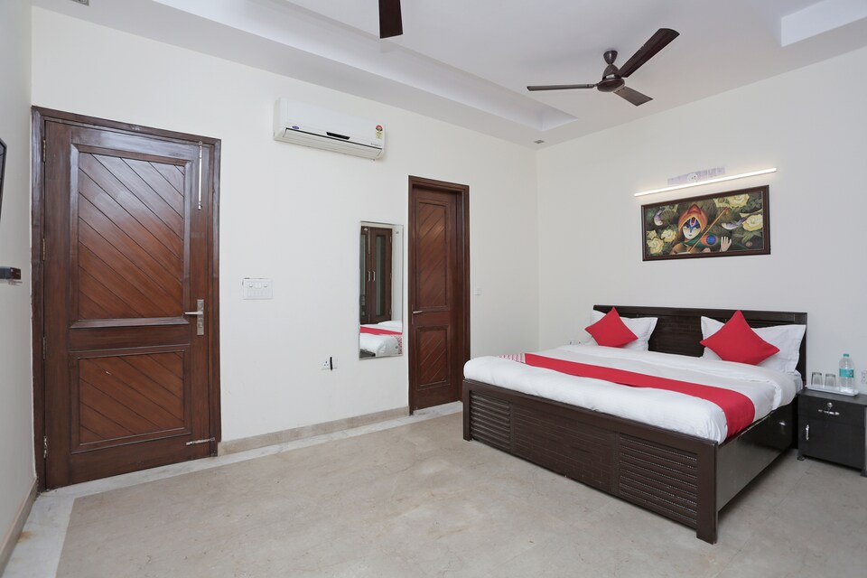 OYO Noida Royal Residency Near Iskcon Temple Noida, Noida City Metro, Noida