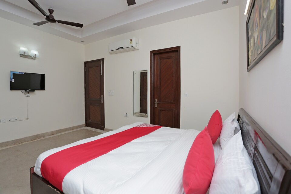 OYO Noida Royal Residency Near Iskcon Temple Noida, Noida City Metro, Noida