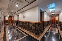  Royal Tulip Dancenter Suites Sharjah