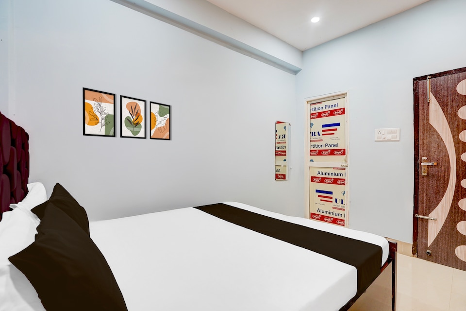 Hotel O Dreamy Inn Baba Chowk Bus Stand, Patliputra Colony, Patna