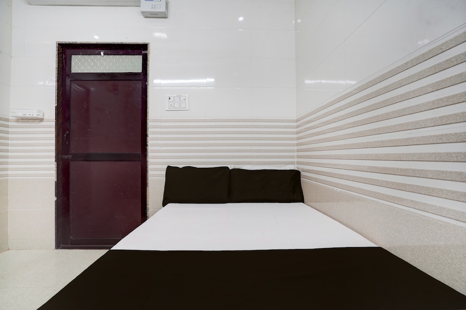 SPOT ON Radhakund Guest House, Govardhan, Govardhan