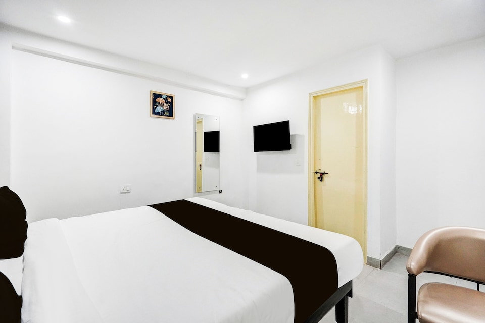Hotel O 18, Noida City, Noida