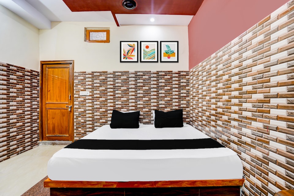 Hotel O INDRA KAMAL RESIDENCY INN UP Roadways Bus Stand, Aligarh, Aligarh