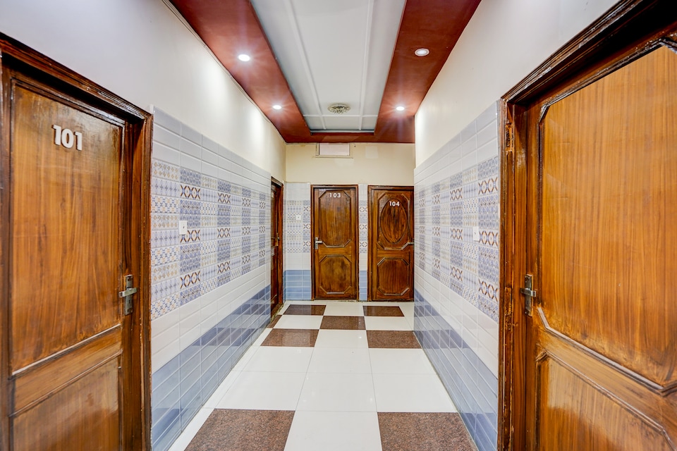 Hotel O INDRA KAMAL RESIDENCY INN UP Roadways Bus Stand, Aligarh, Aligarh