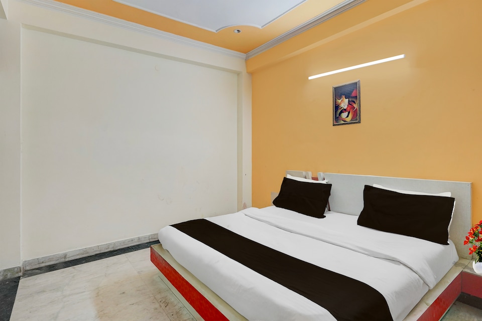Hotel O TAVIRA INN Sector 34 Metro Station, Noida City, Noida