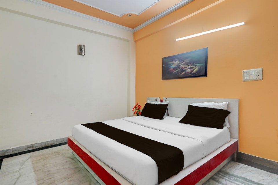 Hotel O TAVIRA INN Sector 34 Metro Station, Noida City, Noida