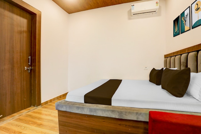 SPOT ON Dhruv vatika