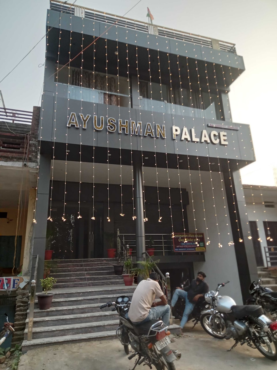 SPOT ON Ayushman guest house nd banquet hll Gharwar Shukpura Road, Ballia, Ballia