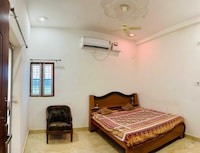 SPOT ON Ayushman guest house nd banquet hll