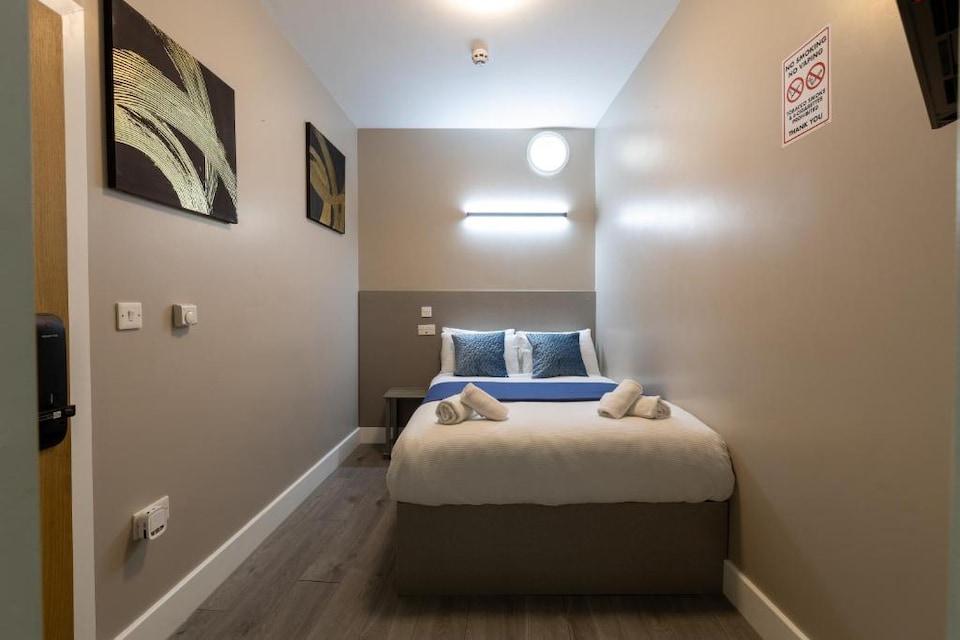 Paragraph Palmers Green - Tottenham Stadium, Enfield (Greater London), London