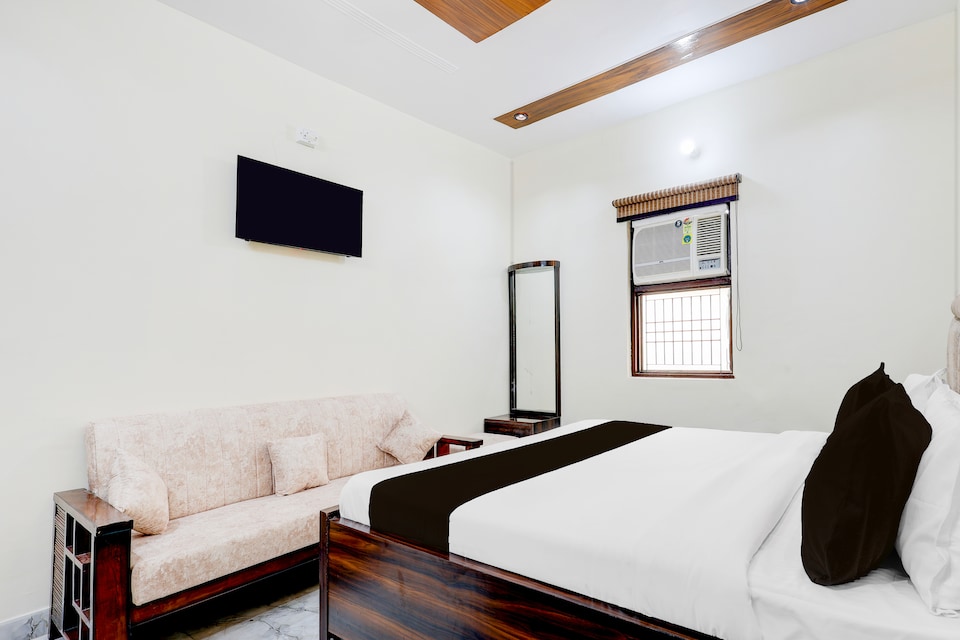 Hotel O Golden Guest house Sant Nagar, North Delhi, Delhi