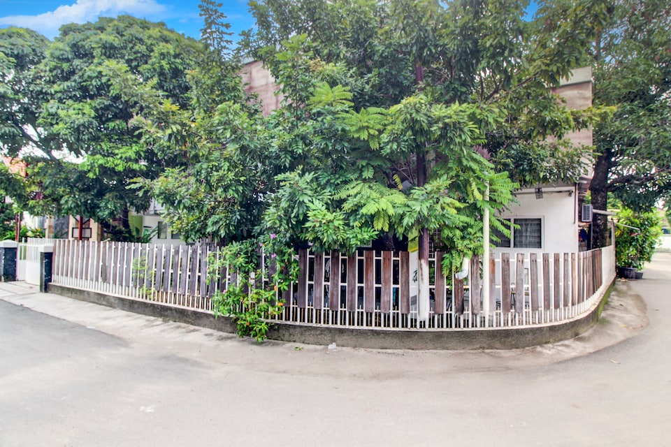 Dancenter Nelvi Guesthouse, Padang, Padang