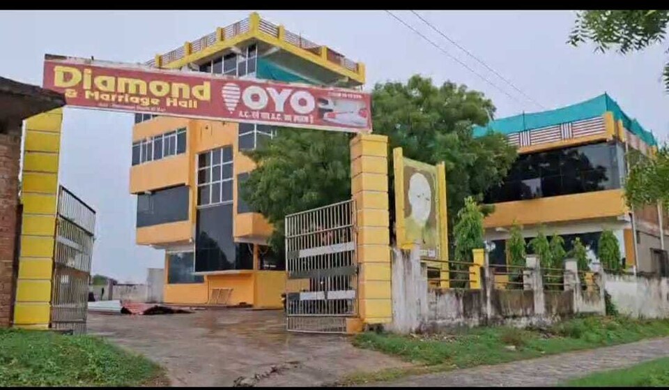 Hotel O Diamond and marriage lawn Bhīti Railroad Station, Prayagraj, Prayagraj