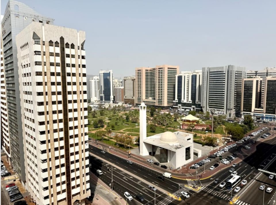 Spacious 2 bedroom fully furnished Partial Sea View And Park, Madinat Zayed Abu Dhabi, Abu Dhabi