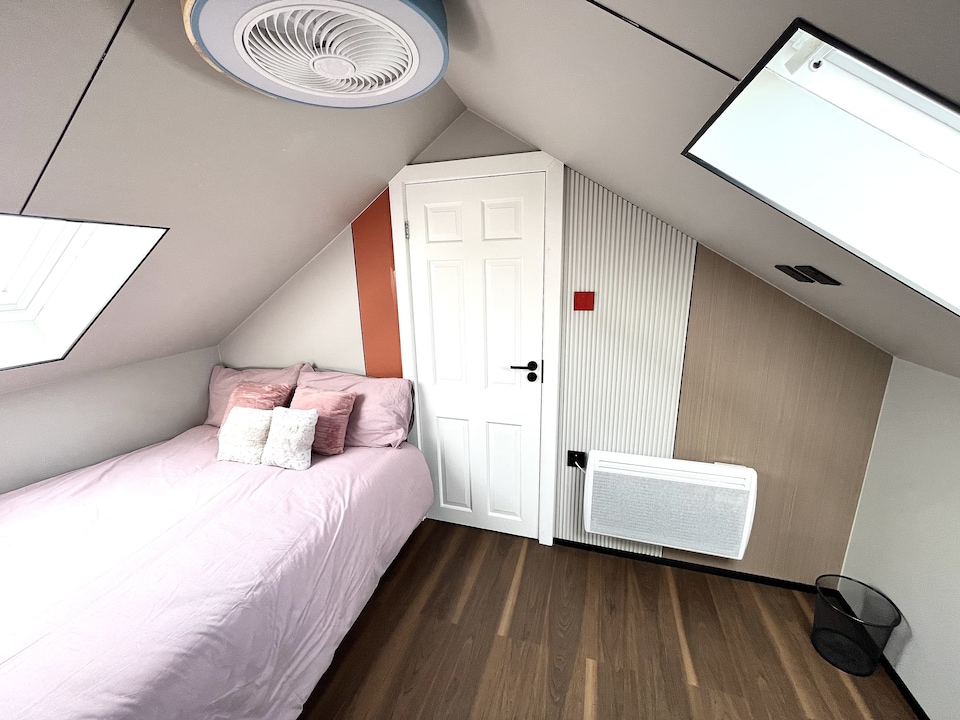OYO Welsh Holiday Accommodation - Modern Stay, Pembroke Dock (Wales), Pembroke Dock