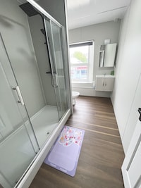 OYO Welsh Holiday Accommodation - Modern Stay