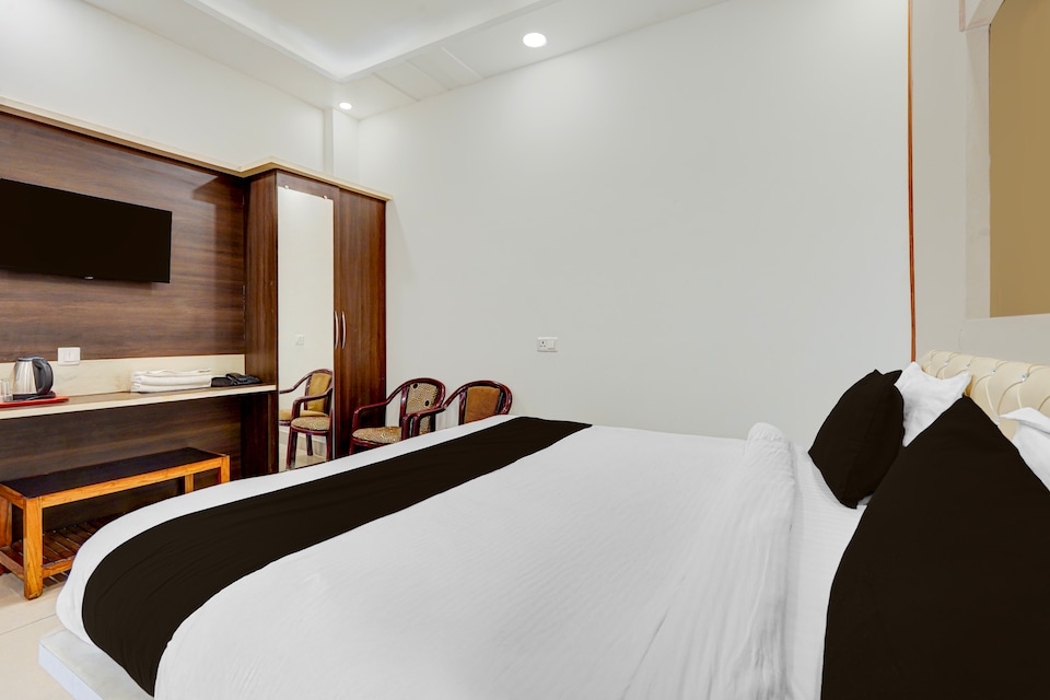 Super Townhouse Oak Phase 13 Varanasi Formerly RR Palace, Cantt, Varanasi