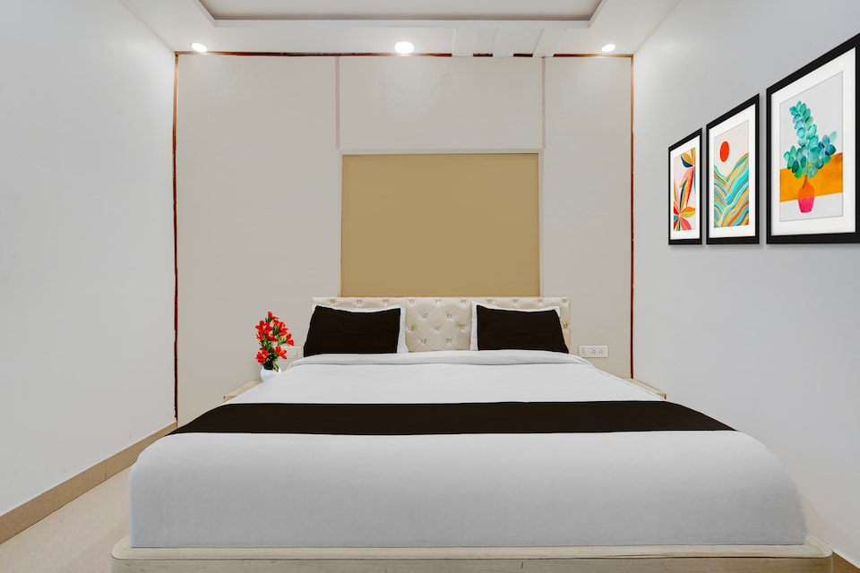 Super Townhouse Oak Phase 13 Varanasi Formerly RR Palace, Cantt, Varanasi