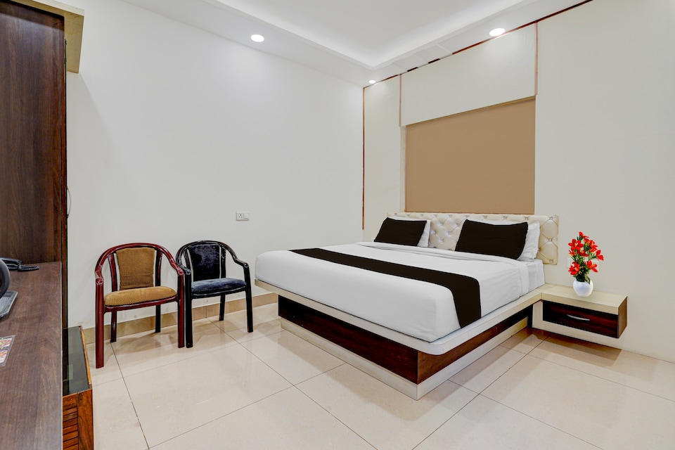 Super Townhouse Oak Phase 13 Varanasi Formerly RR Palace, Cantt, Varanasi
