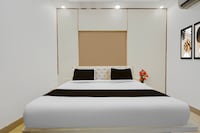 Super Townhouse Oak Phase 13 Varanasi Formerly RR Palace
