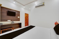 Super Townhouse Oak Phase 13 Varanasi Formerly RR Palace