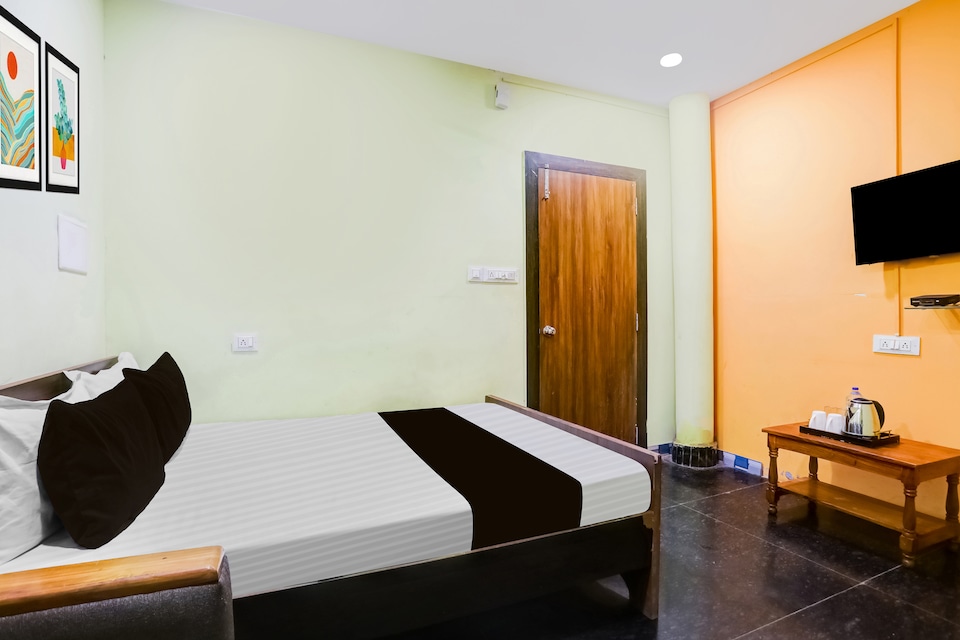 HOTEL O OMM SAI RAM Lingaraj Tmp Rd Railway Station, Railway Station Bhubneshwar, Bhubaneswar