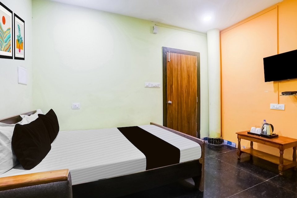 HOTEL O OMM SAI RAM Lingaraj Tmp Rd Railway Station, Railway Station Bhubneshwar, Bhubaneswar