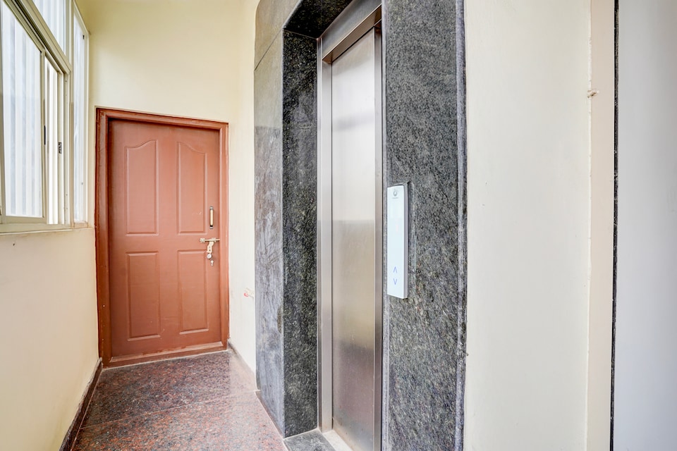 Hotel O SRL Comforts, Majestic Bangalore, Bangalore